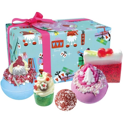 Bomb Cosmetics Christmas Chillin' With My Gnomies Handmade Wrapped Bath